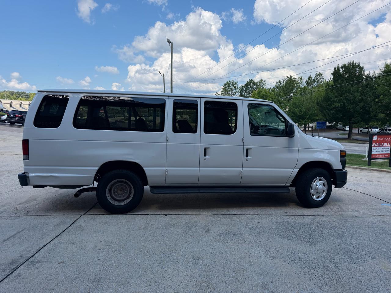 Ford Econoline E-350 XL Super Duty Extended 2011