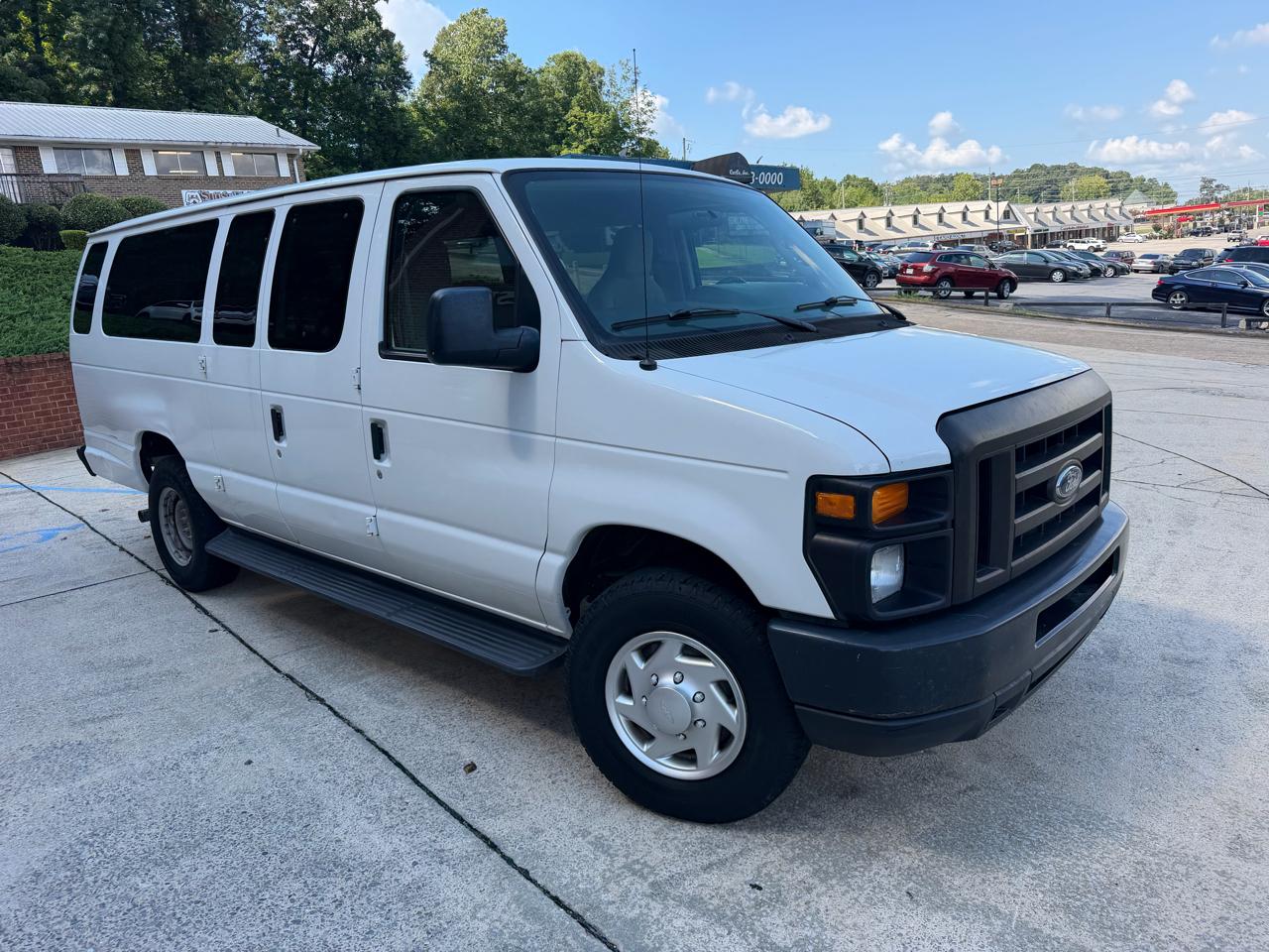 Ford Econoline E-350 XL Super Duty Extended 2011