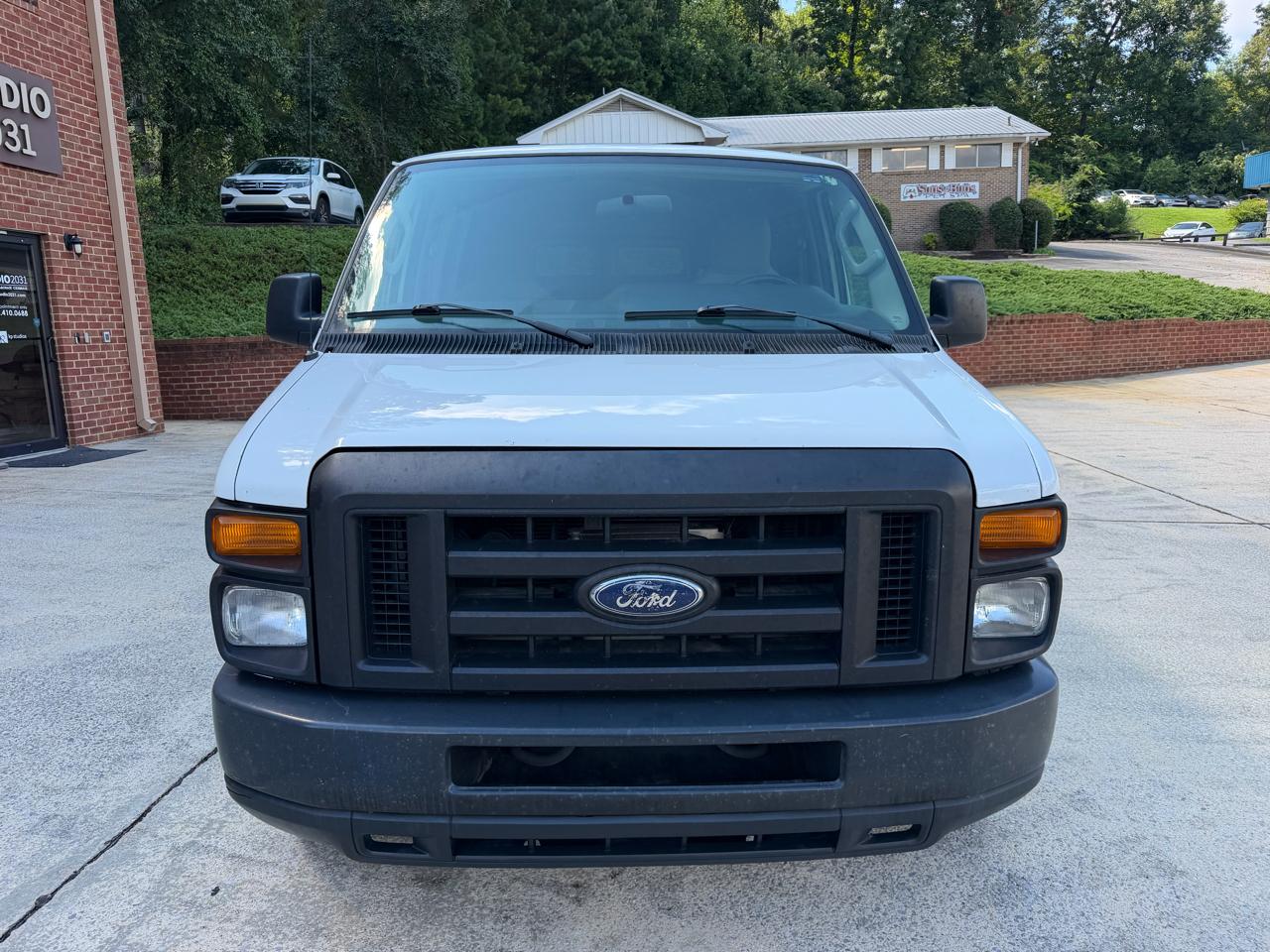 Ford Econoline E-350 XL Super Duty Extended 2011