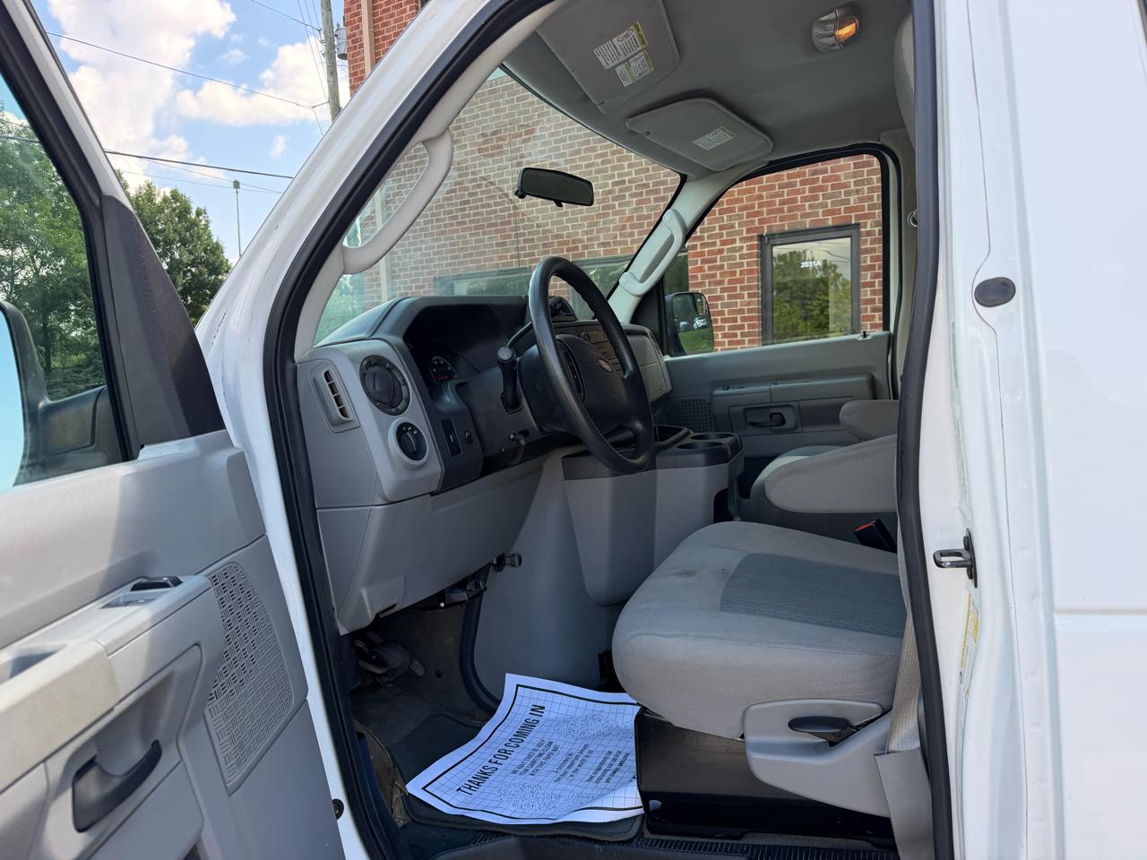 Ford Econoline E-350 XL Super Duty Extended 2011