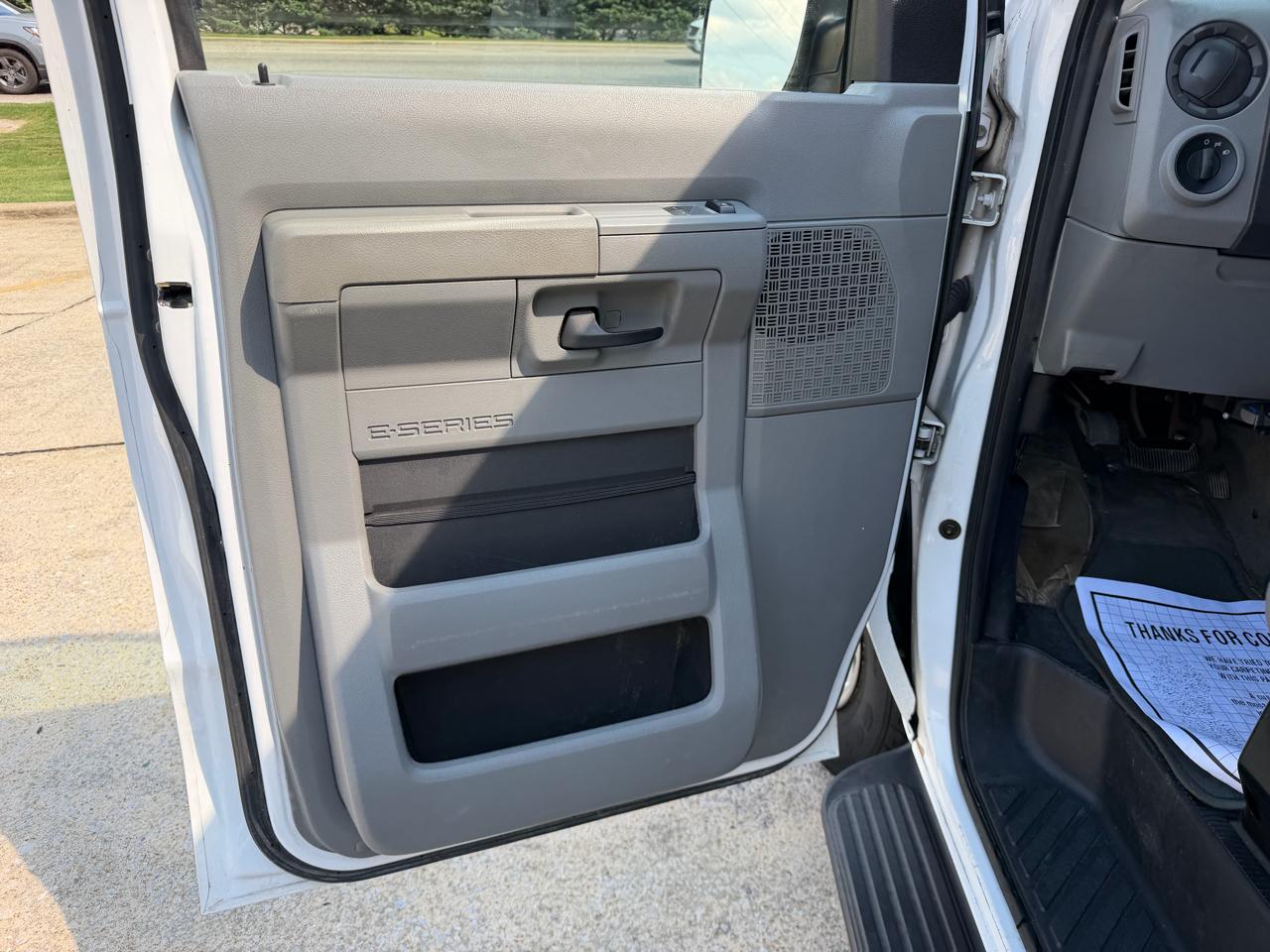 Ford Econoline E-350 XL Super Duty Extended 2011