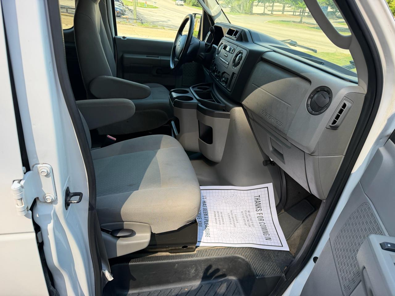 Ford Econoline E-350 XL Super Duty Extended 2011