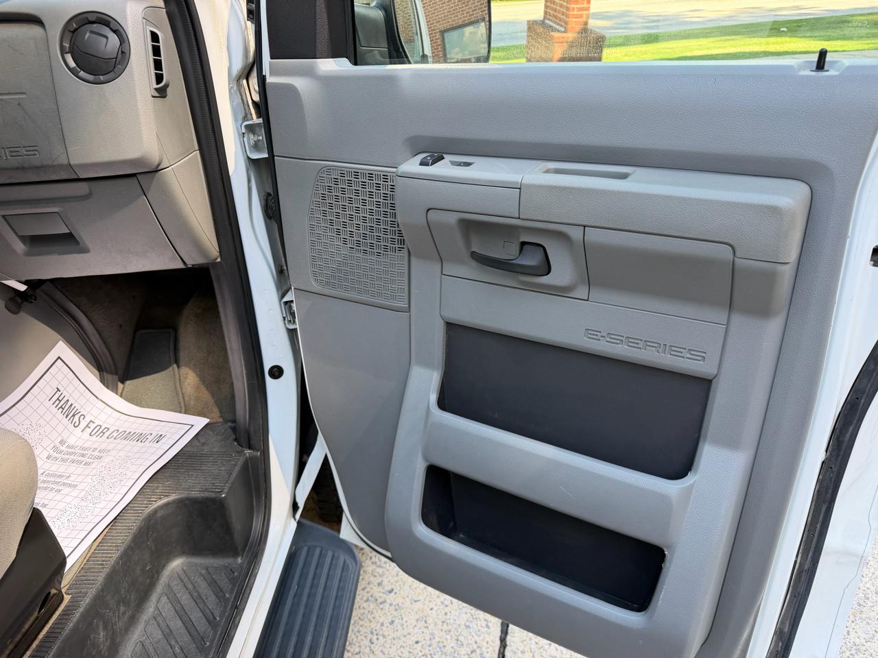 Ford Econoline E-350 XL Super Duty Extended 2011