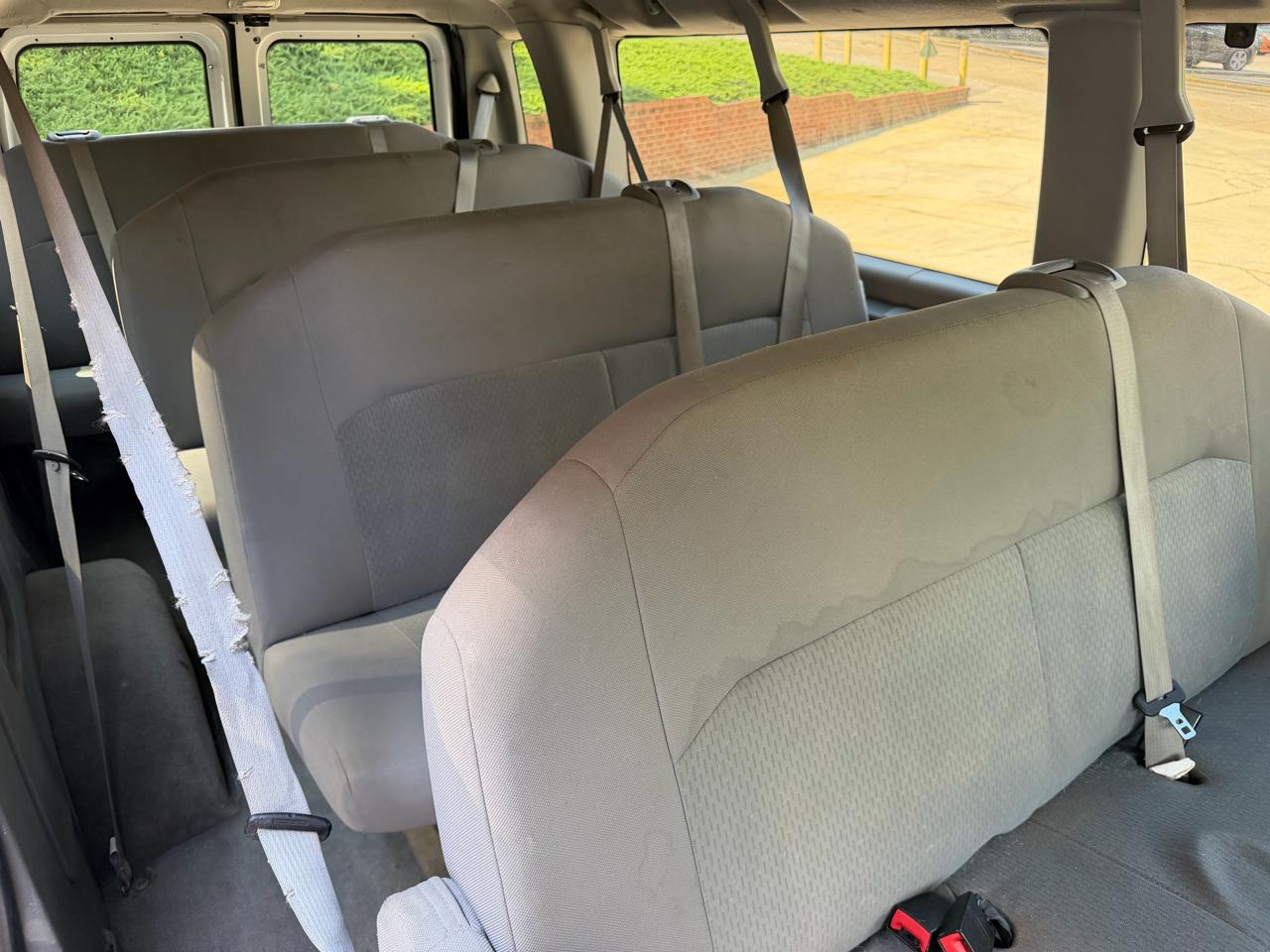 Ford Econoline E-350 XL Super Duty Extended 2011