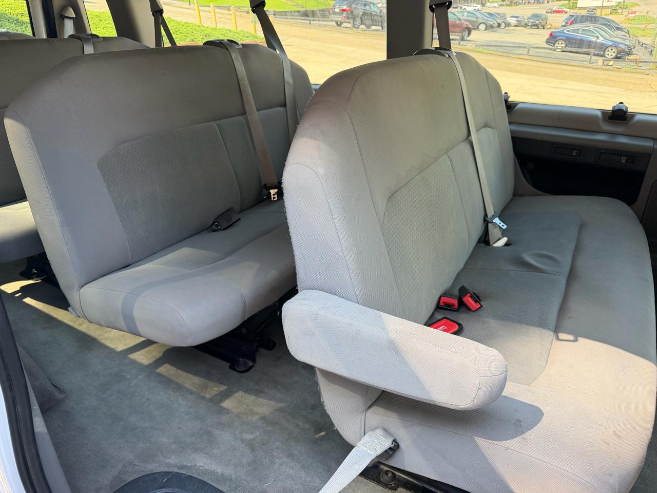 Ford Econoline E-350 XL Super Duty Extended 2011