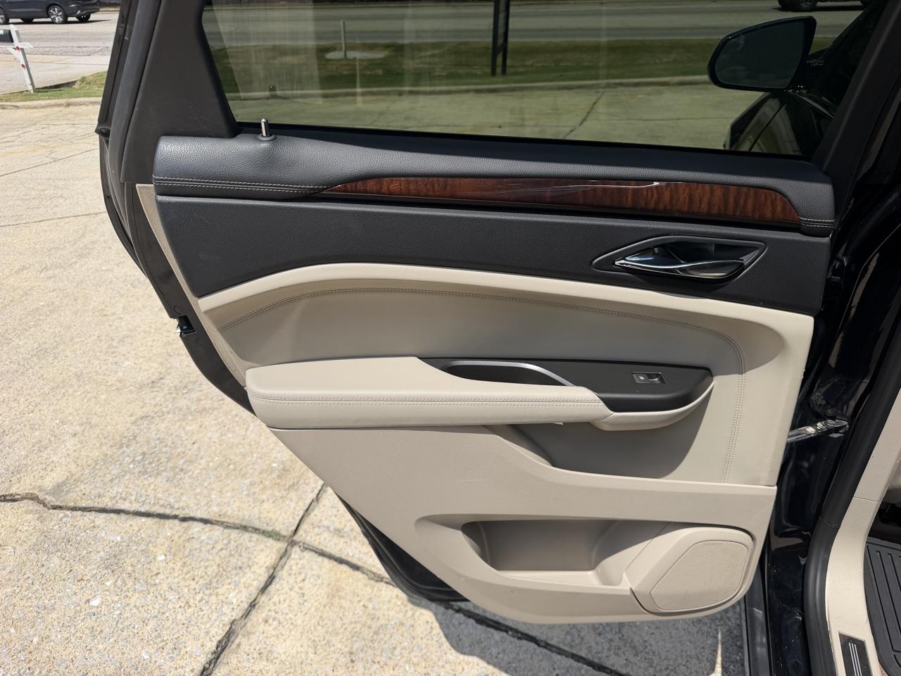 Cadillac SRX Luxury 2012