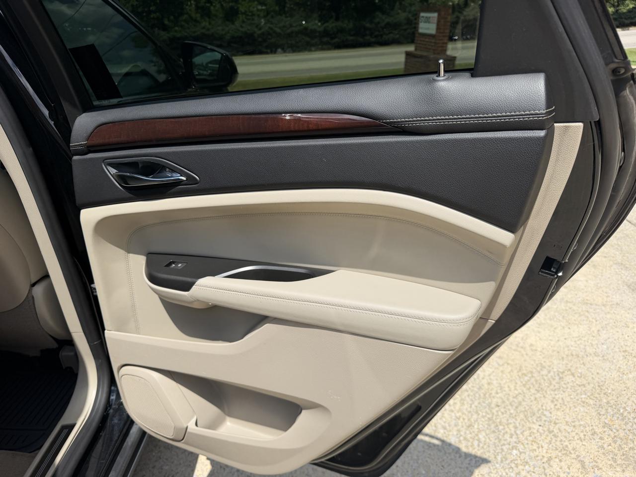Cadillac SRX Luxury 2012