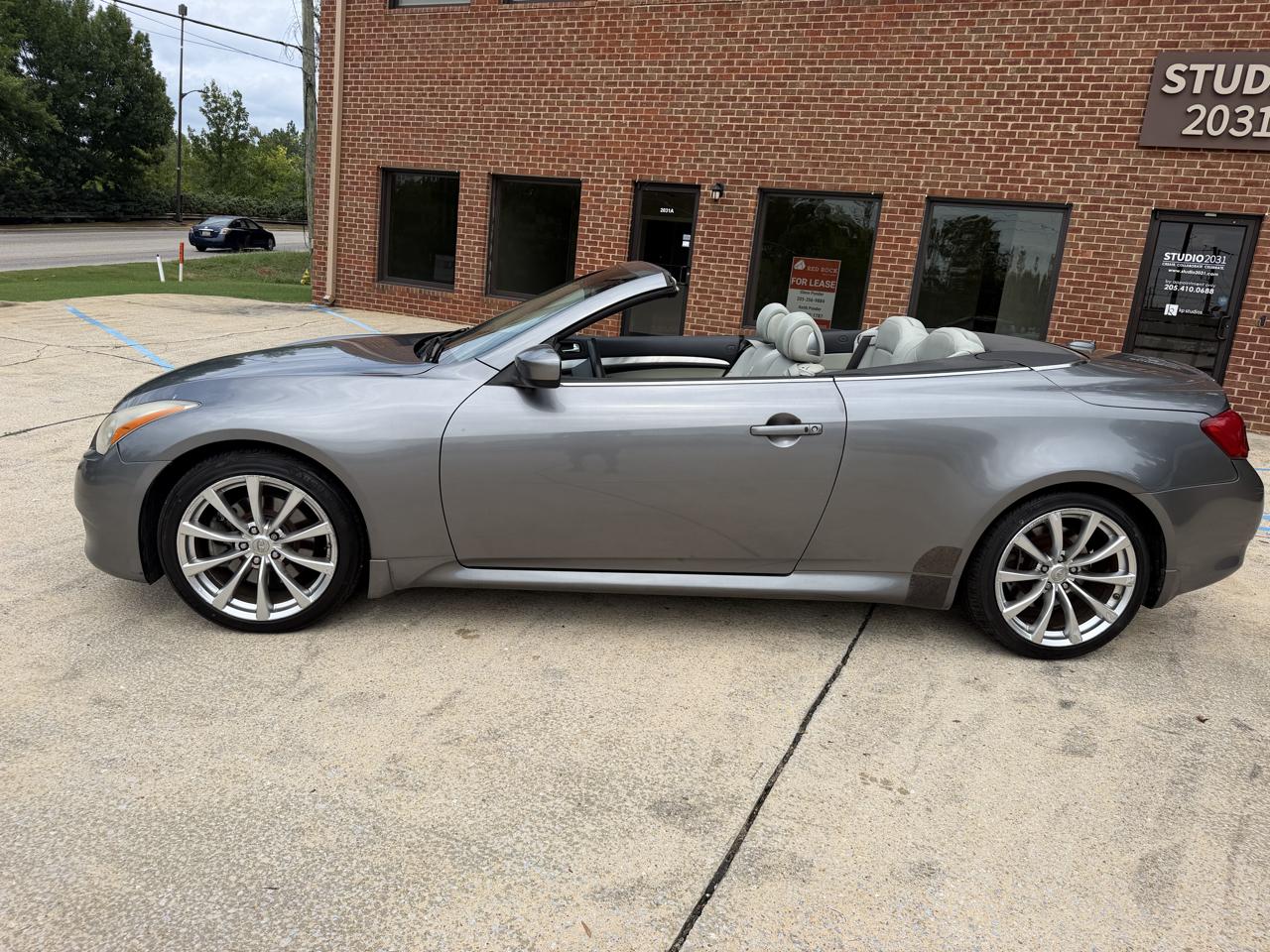 Infiniti G Convertible Base 2010