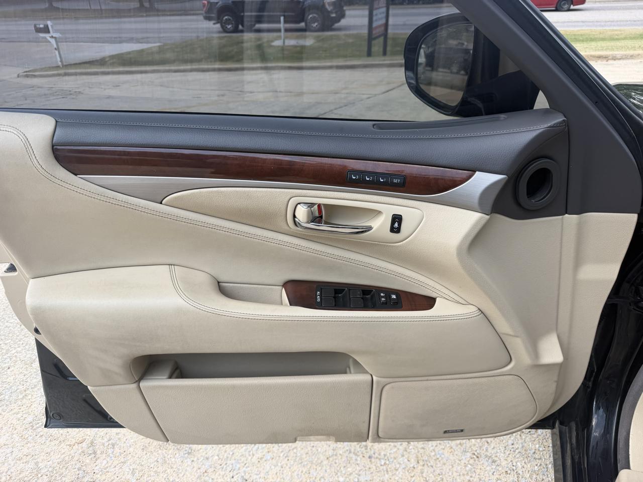 Lexus LS 460 Luxury Sedan AWD 2014