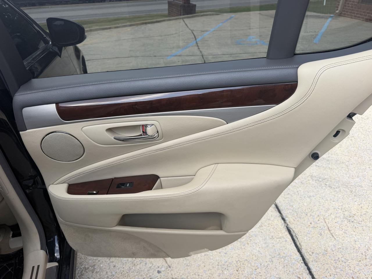 Lexus LS 460 Luxury Sedan AWD 2014
