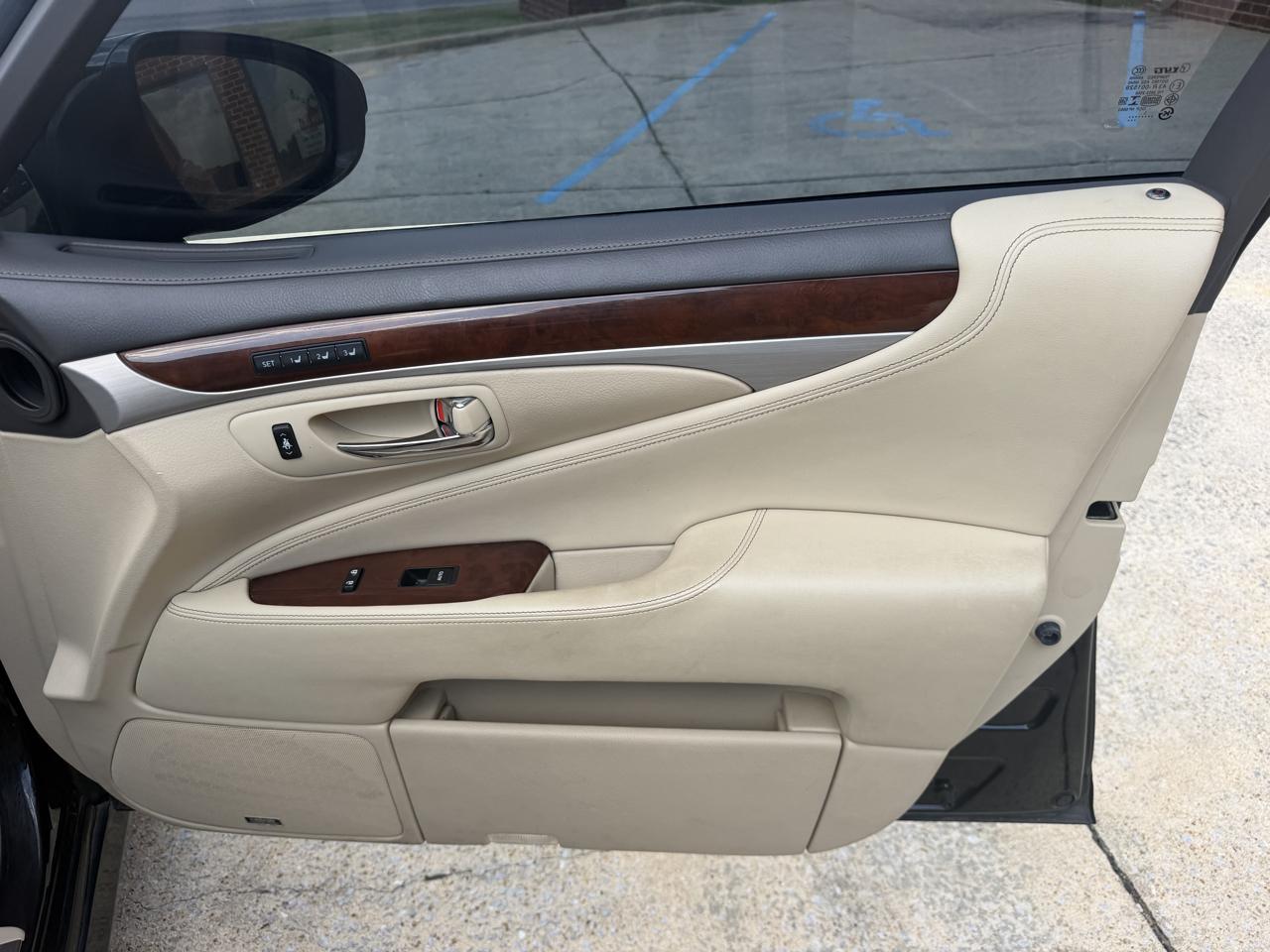 Lexus LS 460 Luxury Sedan AWD 2014