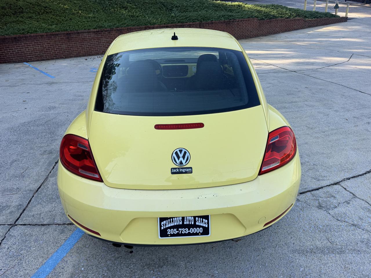 Volkswagen Beetle 2.5L w/Sunroof Sound & Nav 2012