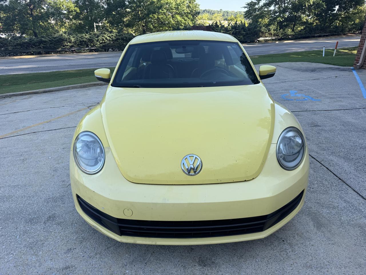Volkswagen Beetle 2.5L w/Sunroof Sound & Nav 2012
