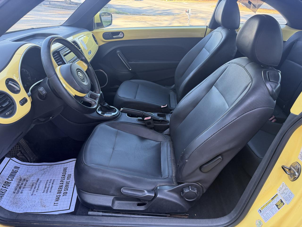 Volkswagen Beetle 2.5L w/Sunroof Sound & Nav 2012
