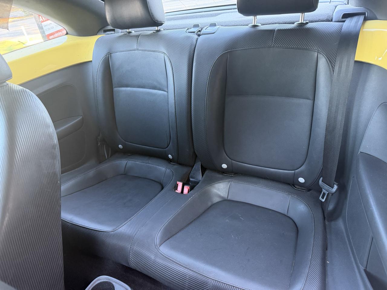 Volkswagen Beetle 2.5L w/Sunroof Sound & Nav 2012