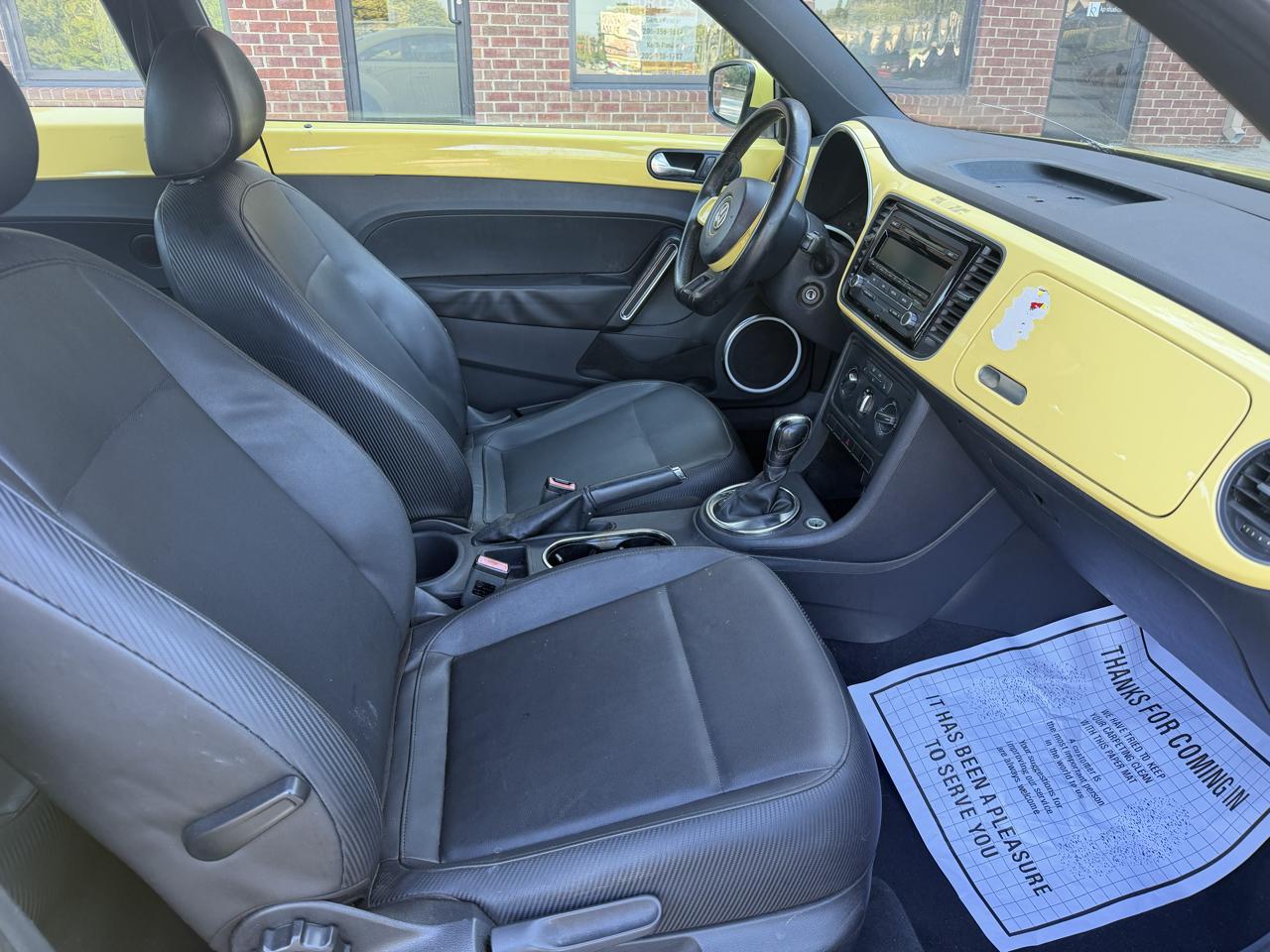 Volkswagen Beetle 2.5L w/Sunroof Sound & Nav 2012
