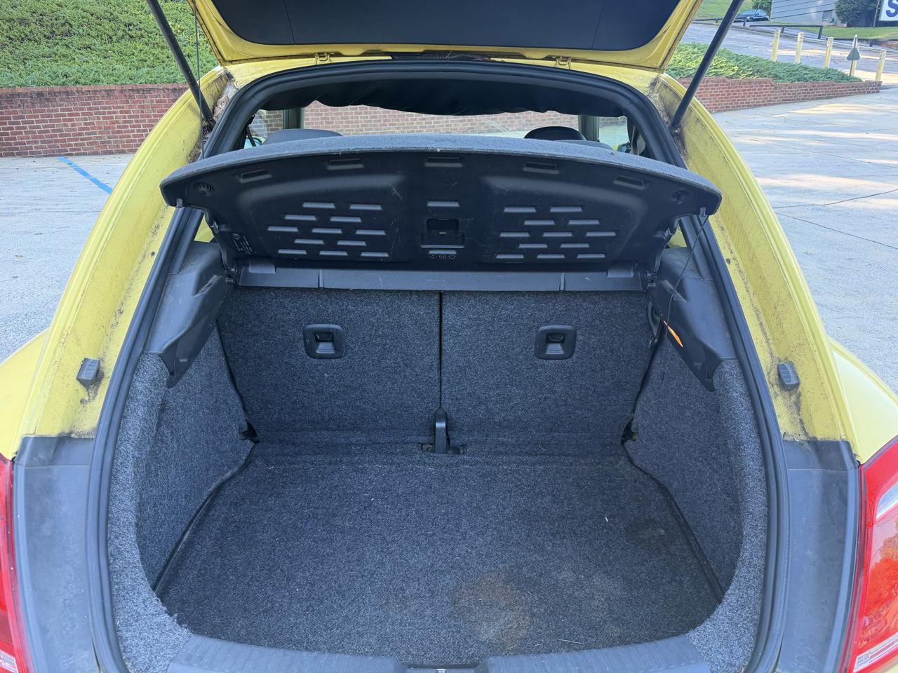 Volkswagen Beetle 2.5L w/Sunroof Sound & Nav 2012