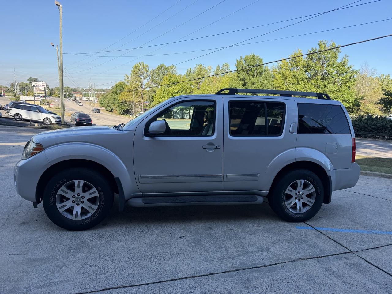 Nissan Pathfinder S 2WD 2011