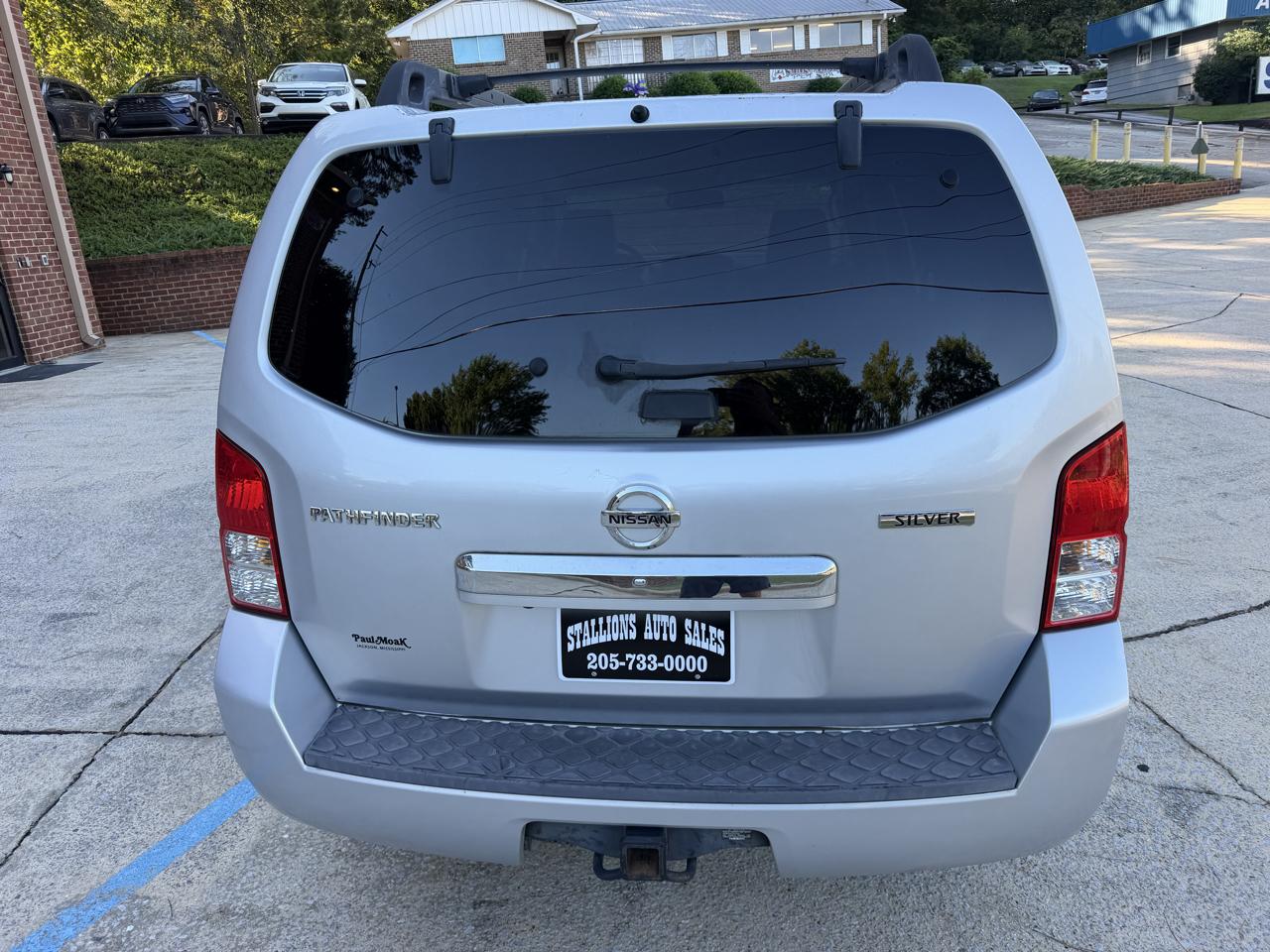 Nissan Pathfinder S 2WD 2011