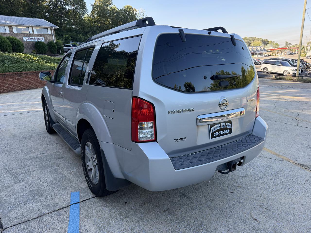 Nissan Pathfinder S 2WD 2011