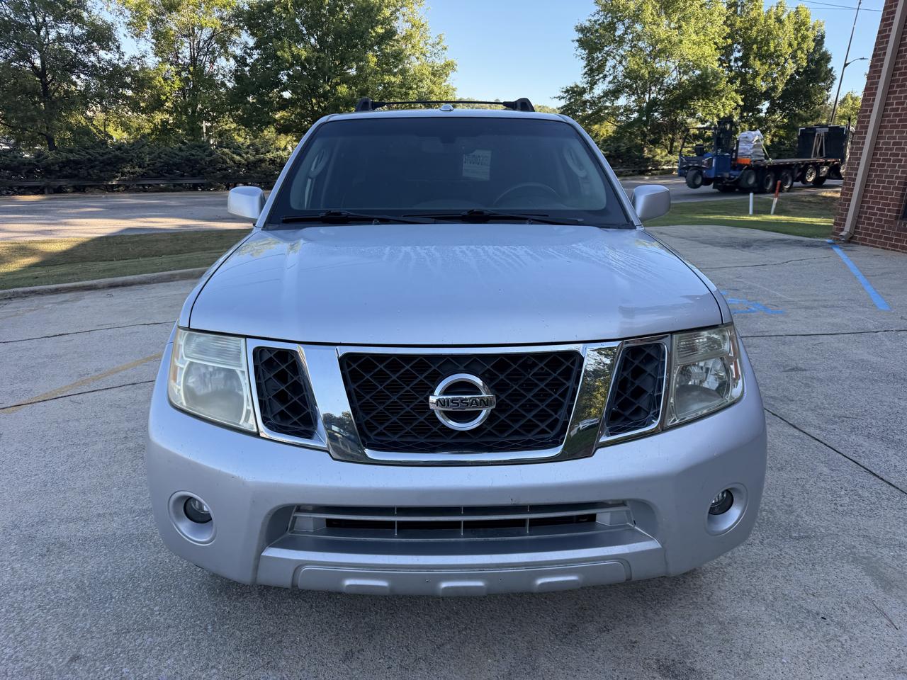 Nissan Pathfinder S 2WD 2011