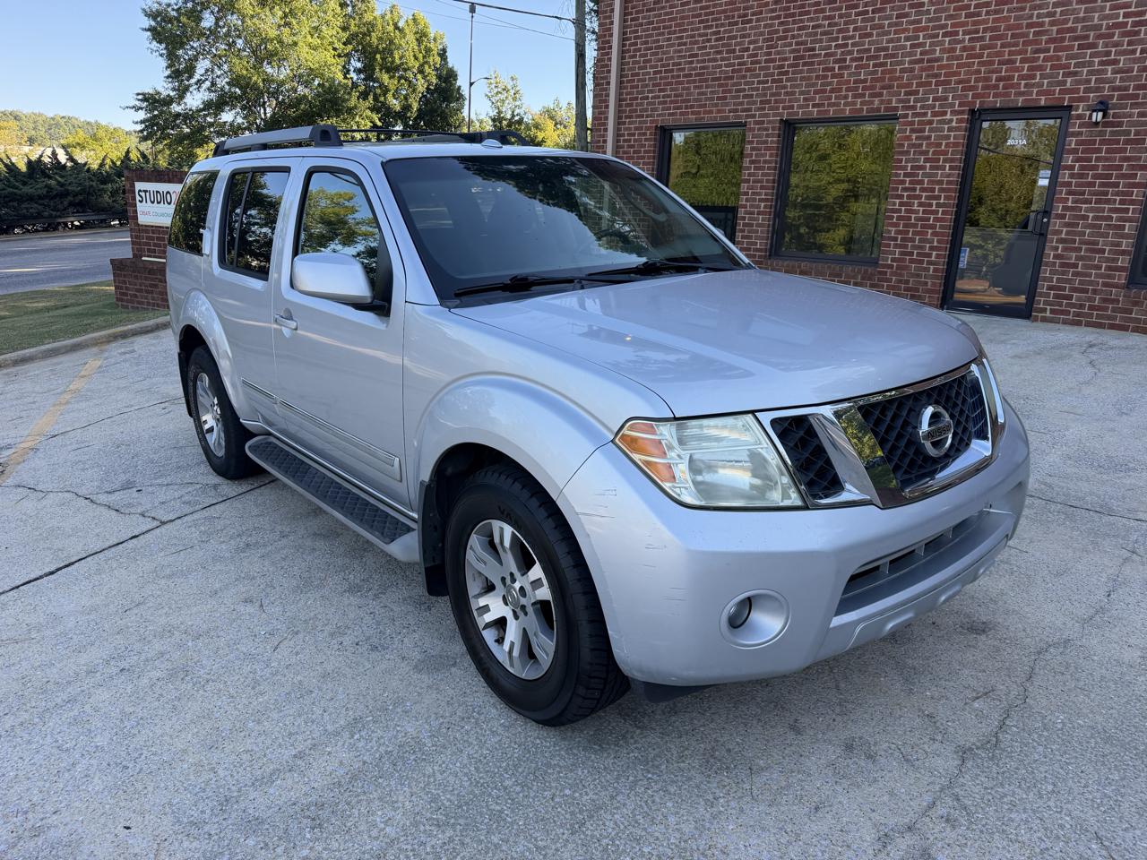 Nissan Pathfinder S 2WD 2011