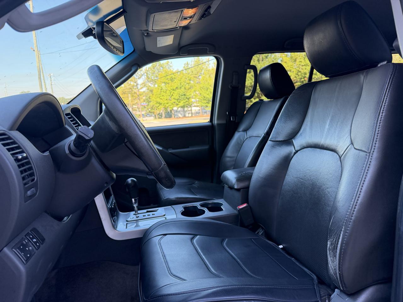 Nissan Pathfinder S 2WD 2011