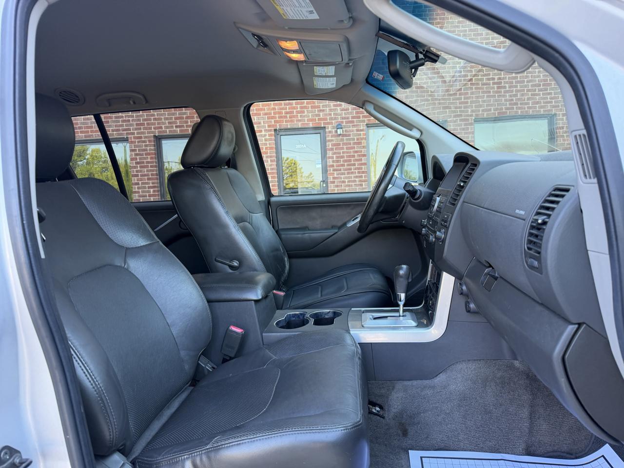 Nissan Pathfinder S 2WD 2011