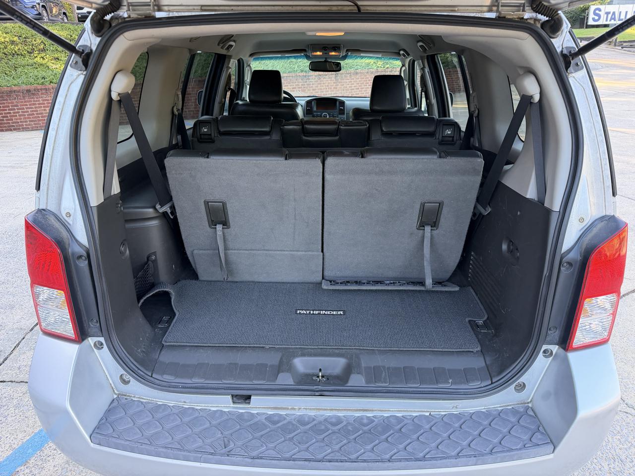 Nissan Pathfinder S 2WD 2011