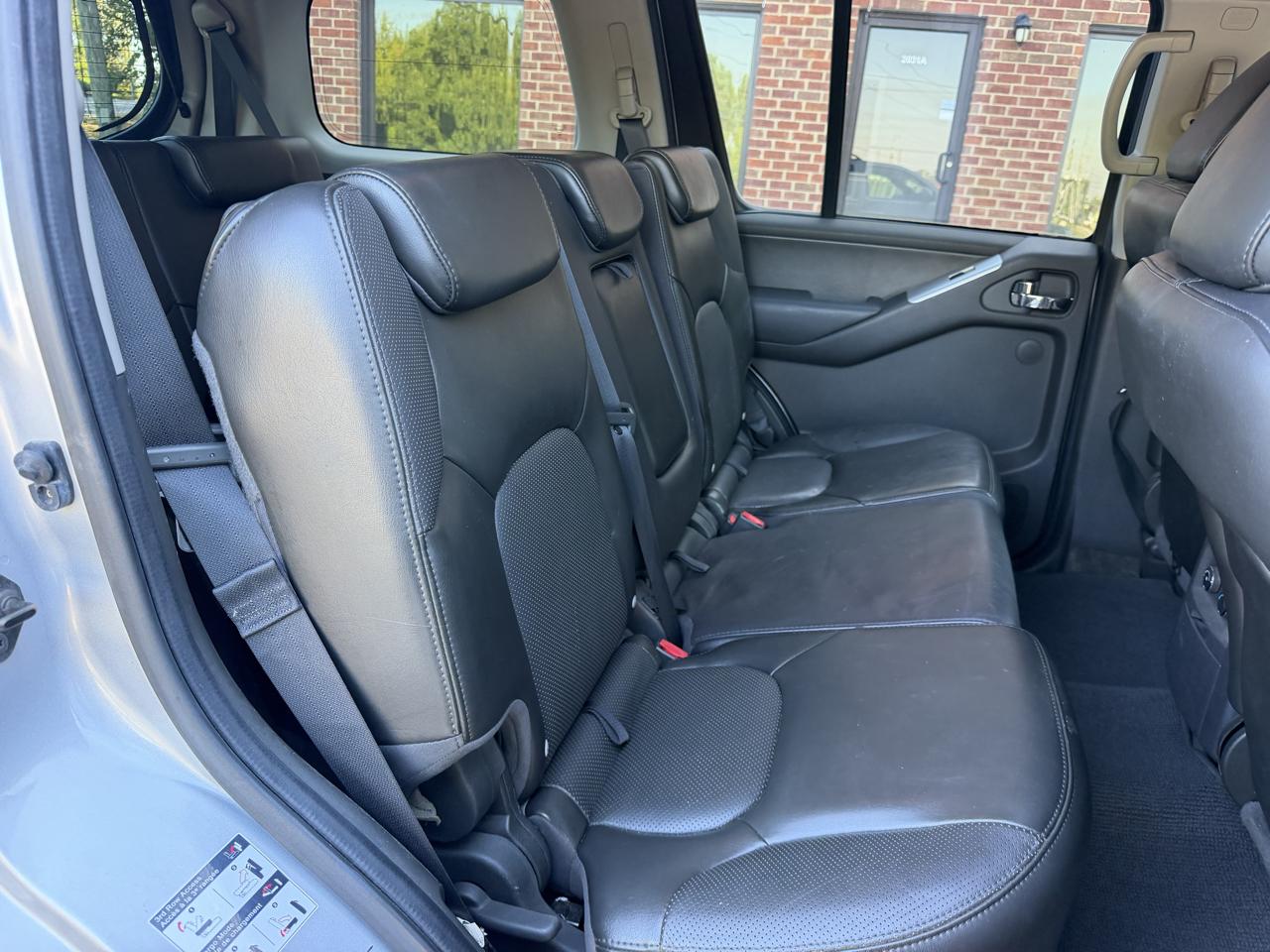 Nissan Pathfinder S 2WD 2011