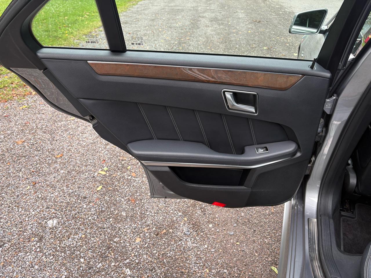 Mercedes-Benz E-Class E550 Sedan 4MATIC 2014