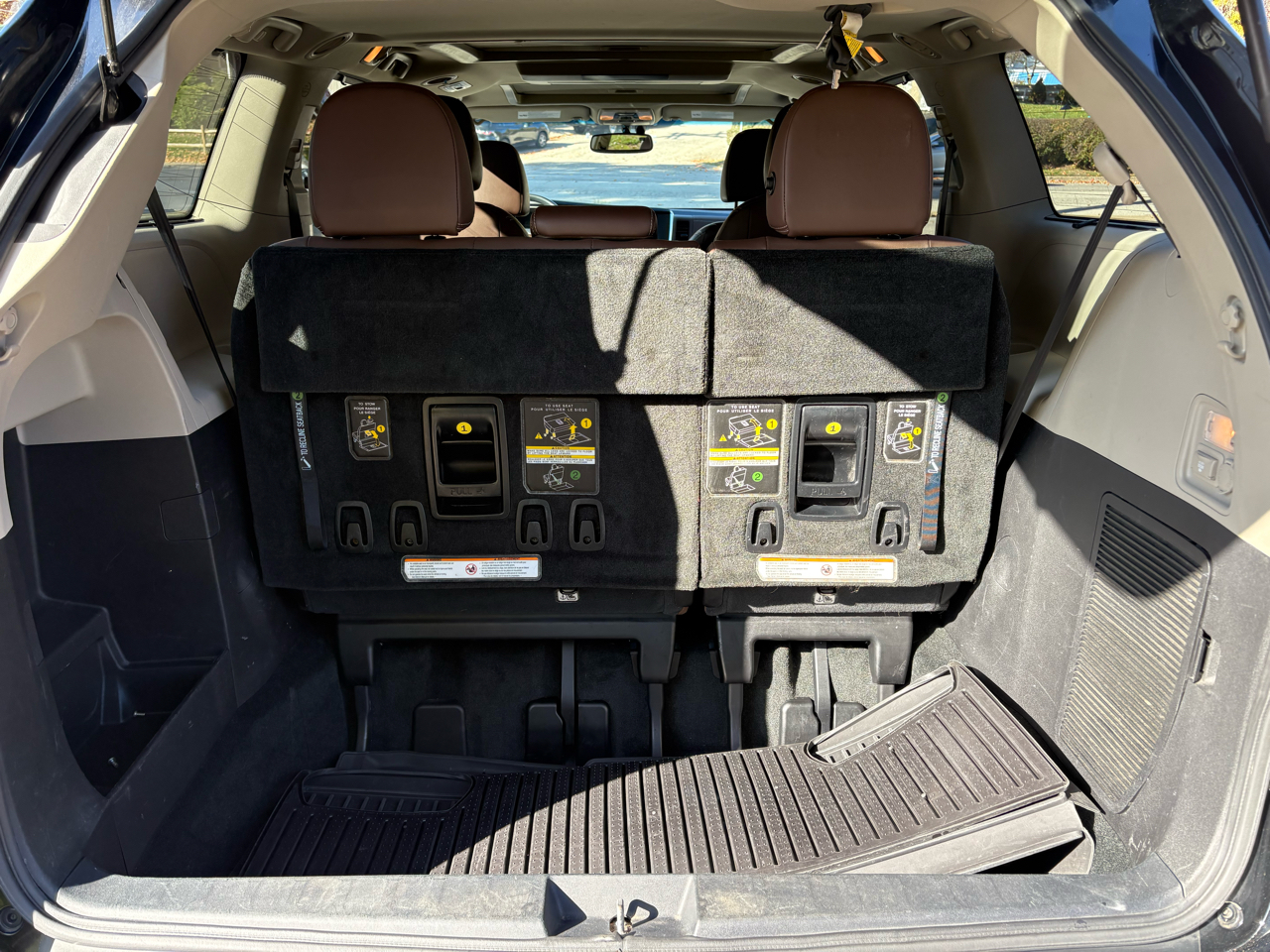 2017 Toyota Sienna Limited XLE Premium photo 2