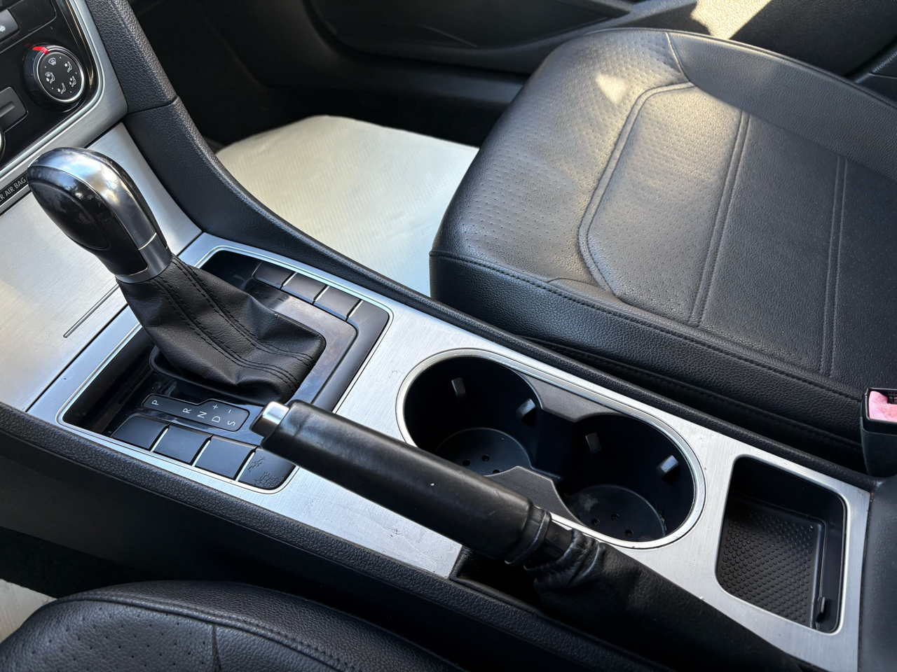 Volkswagen Passat 2.5L SE AT 2013