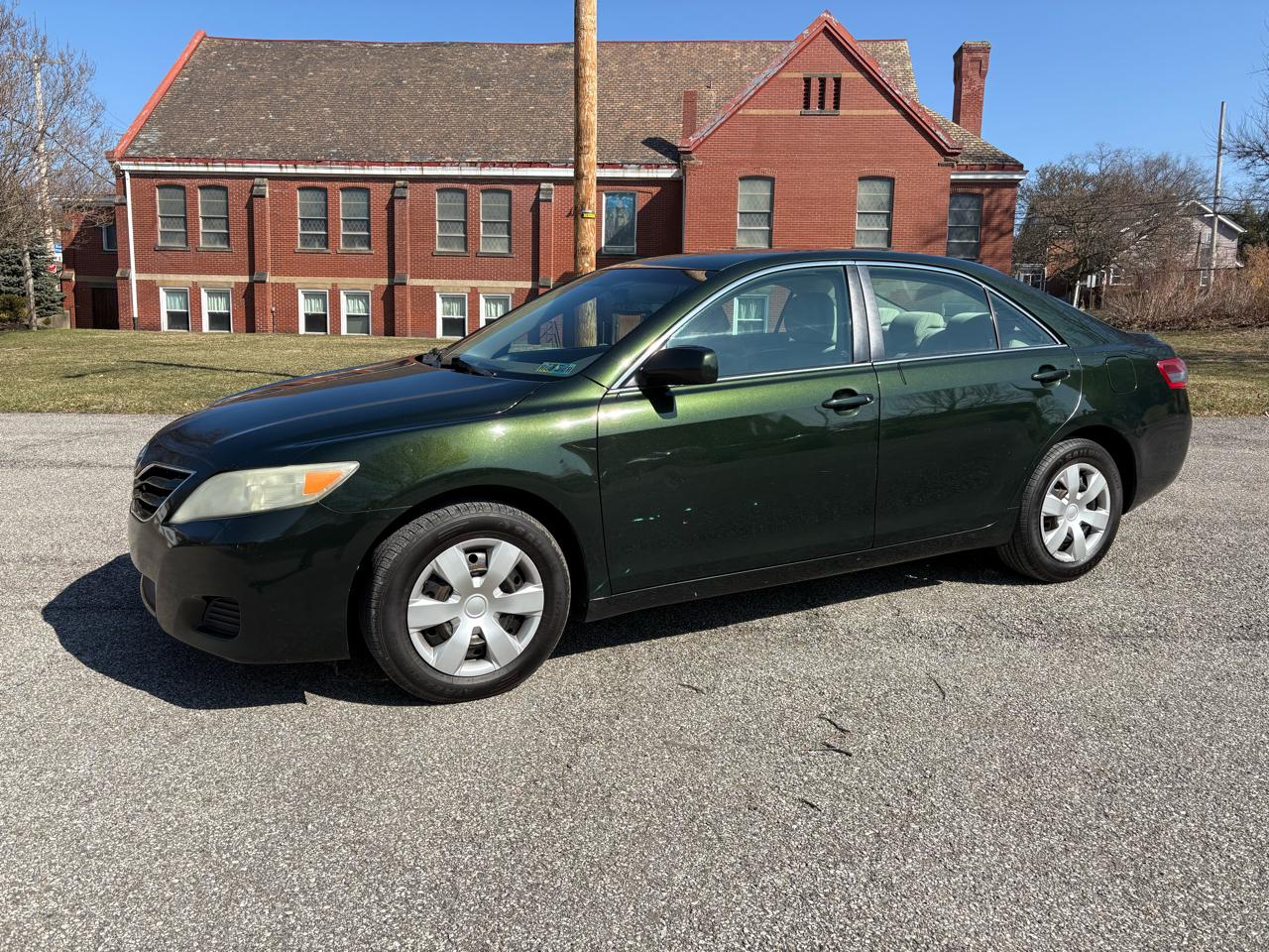 Toyota Camry Base 6-Spd AT 2011