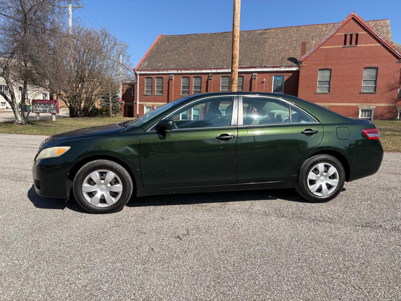 Toyota Camry Base 6-Spd AT 2011