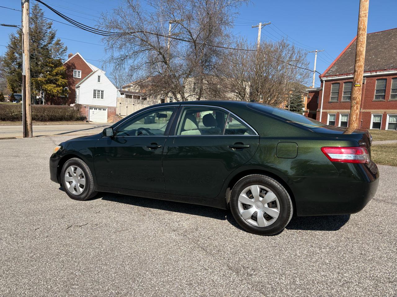 Toyota Camry Base 6-Spd AT 2011