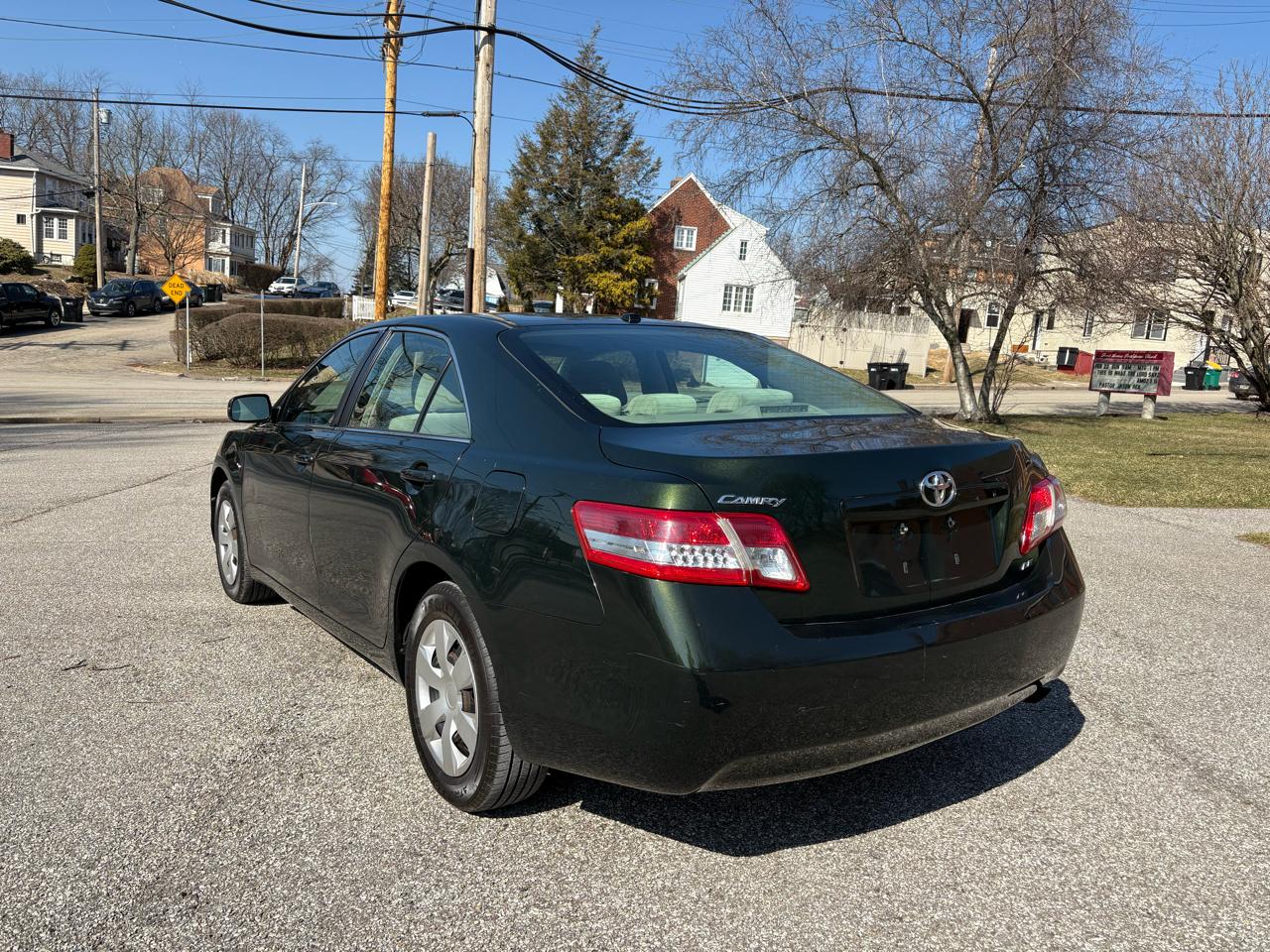 Toyota Camry Base 6-Spd AT 2011