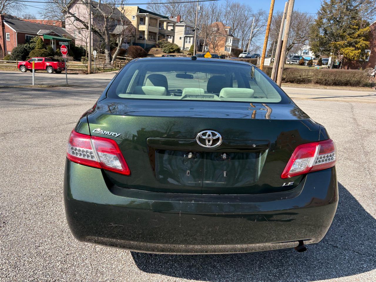 Toyota Camry Base 6-Spd AT 2011