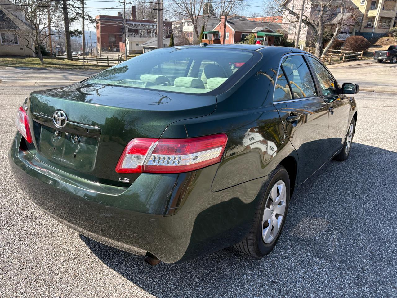 Toyota Camry Base 6-Spd AT 2011