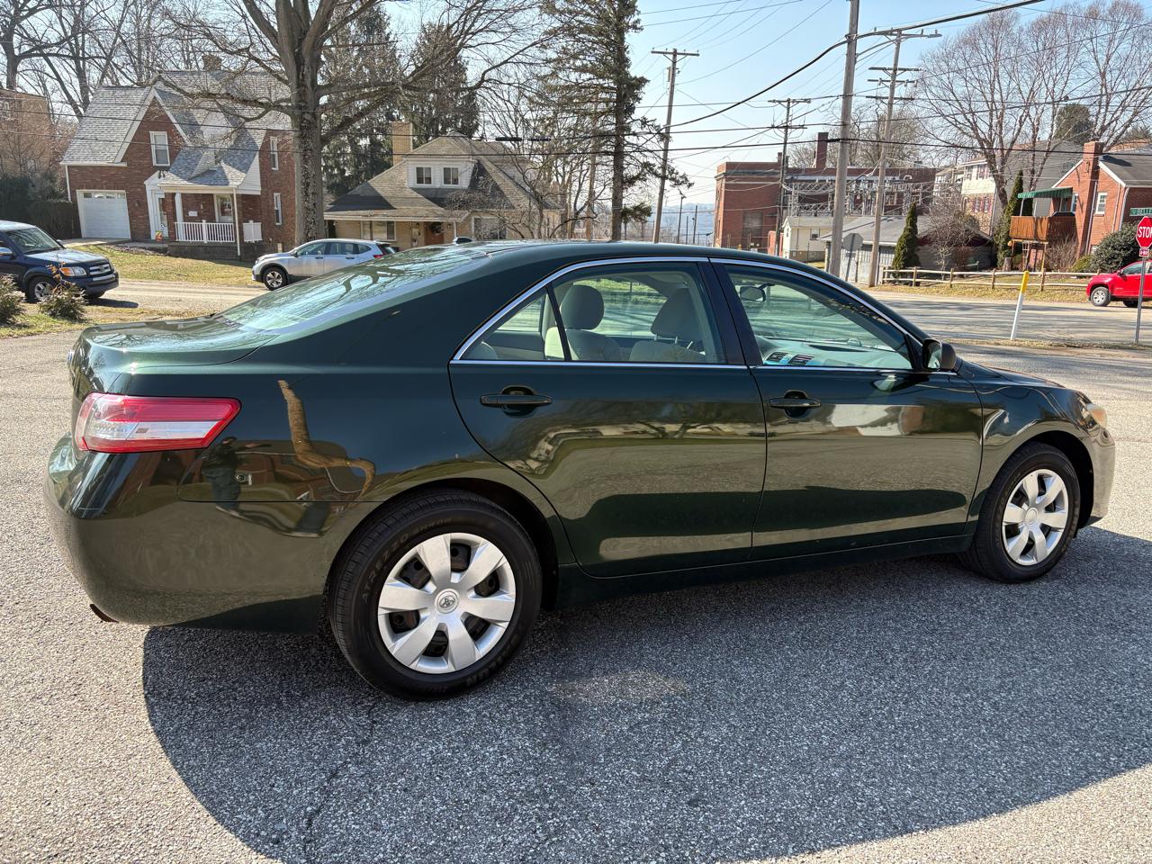 Toyota Camry Base 6-Spd AT 2011