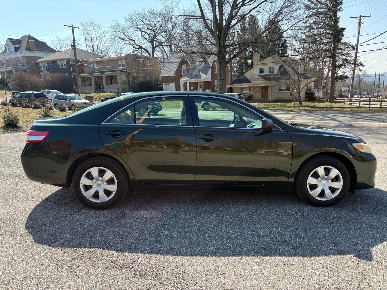 Toyota Camry Base 6-Spd AT 2011