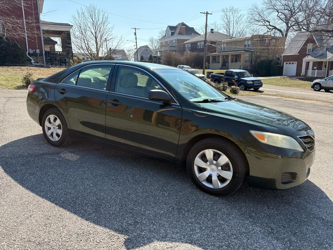 Toyota Camry Base 6-Spd AT 2011