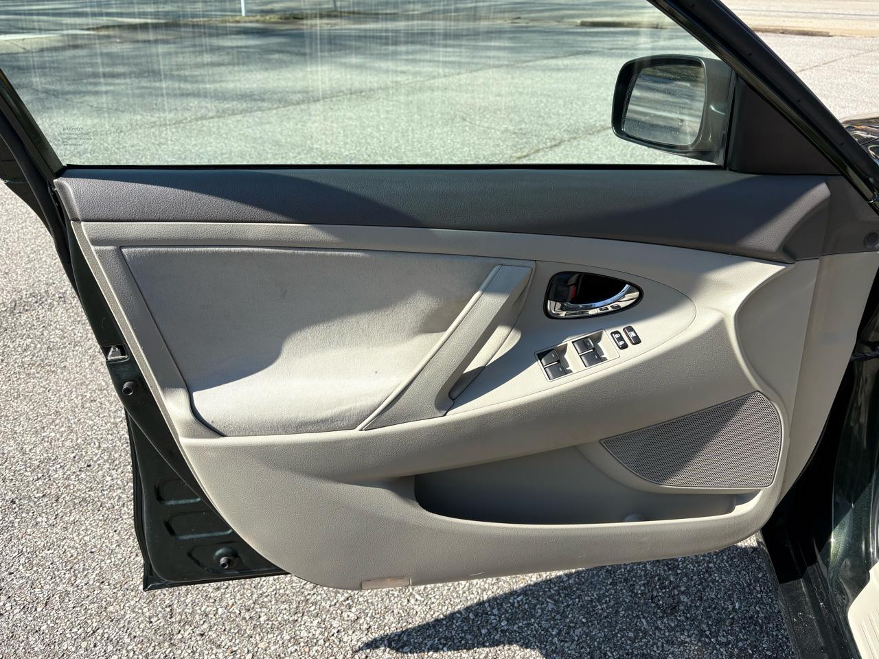 Toyota Camry Base 6-Spd AT 2011