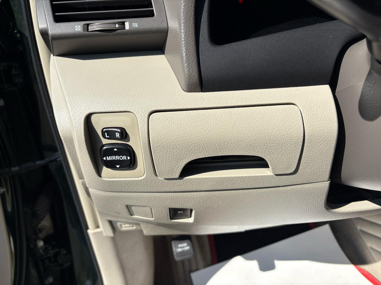 Toyota Camry Base 6-Spd AT 2011