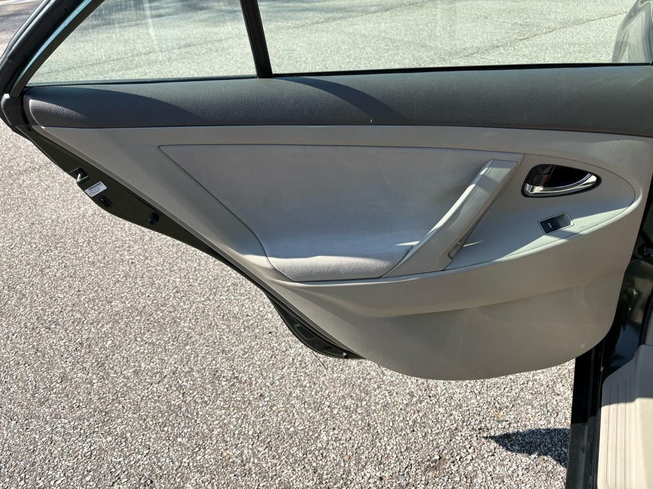 Toyota Camry Base 6-Spd AT 2011