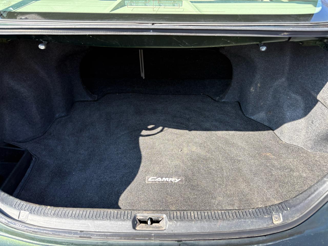 Toyota Camry Base 6-Spd AT 2011