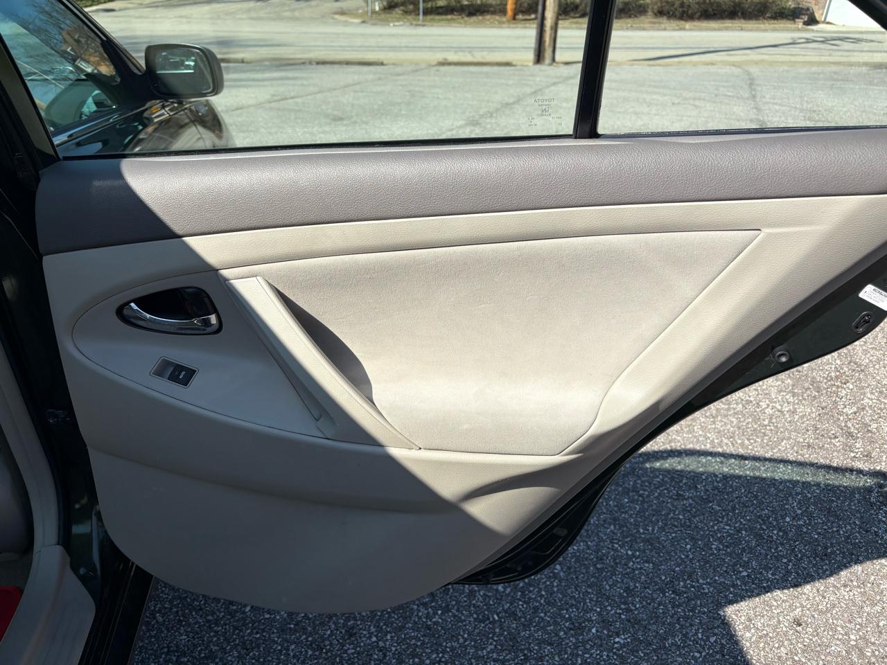 Toyota Camry Base 6-Spd AT 2011