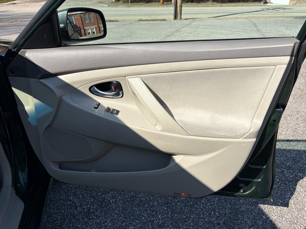 Toyota Camry Base 6-Spd AT 2011