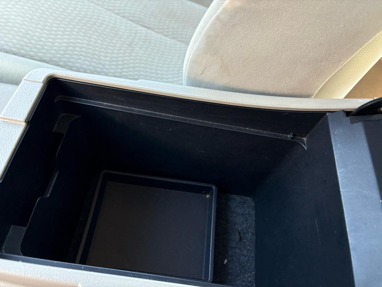 Toyota Camry Base 6-Spd AT 2011