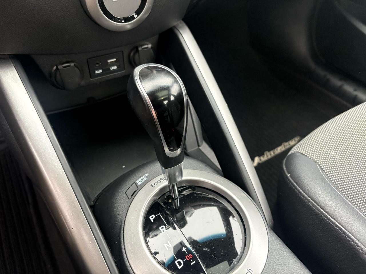 Hyundai Veloster Base 2016